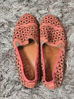 Spring Step Leather Laser-Cut Flowerflow Flats Size 9